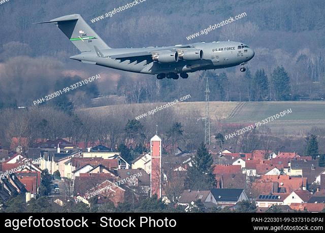 01 March 2022, Rhineland-Palatinate, Landstuhl: A U.S. military aircraft of the type C-17 Globemaster lands at the U.S. airbase in Ramstein