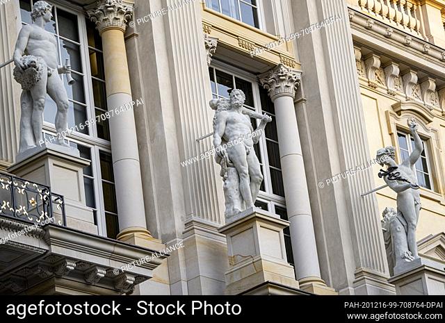 08 December 2020, Berlin: The building of the Sculpture Hall with antique sculptures in the Schlüterhof of the Humboldt Forum before the opening