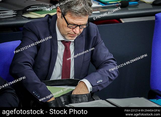 14 December 2023, Berlin: Robert Habeck (Alliance 90/The Greens), Federal Minister for Economic Affairs and Climate Protection