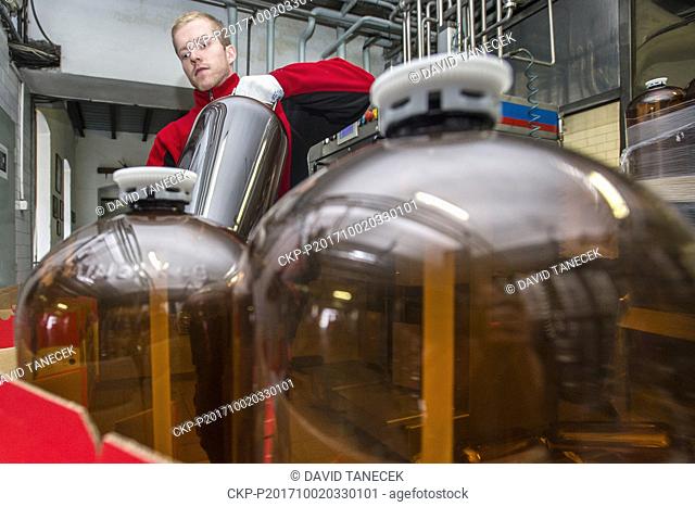 Primator (The Mayor) brewery has used a 20-liter plastic barrel called petainer as a beer container for several years. The brewery uses petainers mainly for...