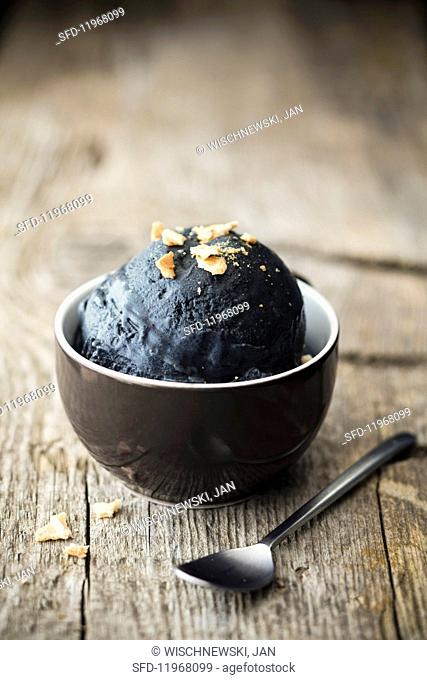 Black egg with vanilla (rice pudding)