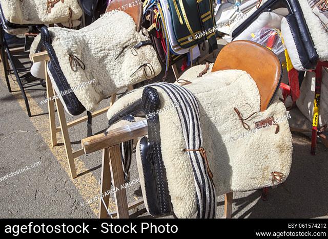 Rustic-style wool saddle. Saddlecraft items for sell