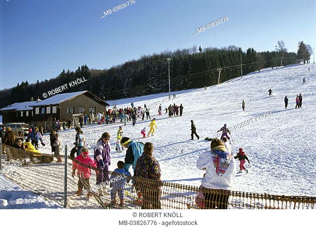Germany, Baden-Württemberg,  Saline corners, Zainingen, Skigebiet, Skiers, winters,  Swabian old, winter sports resort, ski lift, T-bar lift, Skipiste, track