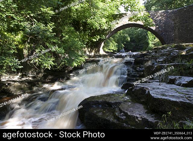 The West Burton waterfall is located in a small but very beautiful and traditional village in the Yorkshire Moors National Park