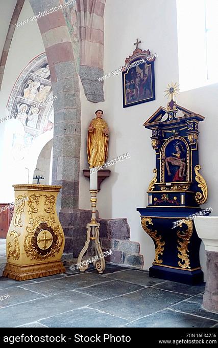 neue Pfarrkirche St. Maria Himmelfahrt - Innenansicht, Schenna, Südtirol, Italien
