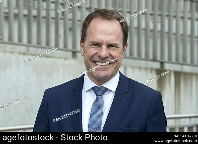 Stephan KELLER, Lord Mayor of the City of Duesseldorf, portrait, portrait, cropped single image, single motif, Prime Minister Armin Laschet visits the...