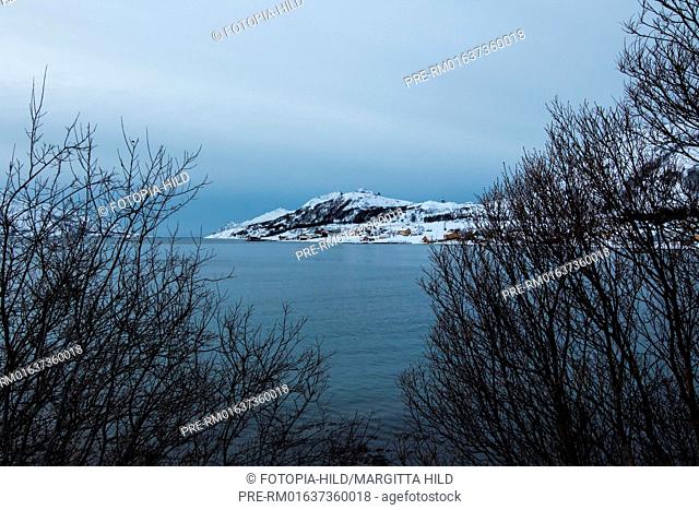 Skulsfjord on Kvaløya island, Troms Fylke, Norway / Skulsfjord auf der Insel Kvalöya, Troms Fylke, Norwegen