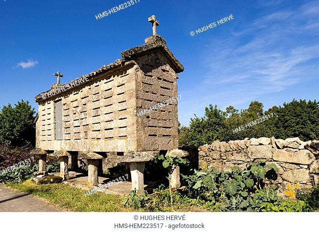 Spain, Galicia, Costa da Muerte, Carnota, horreo, granite corn granary