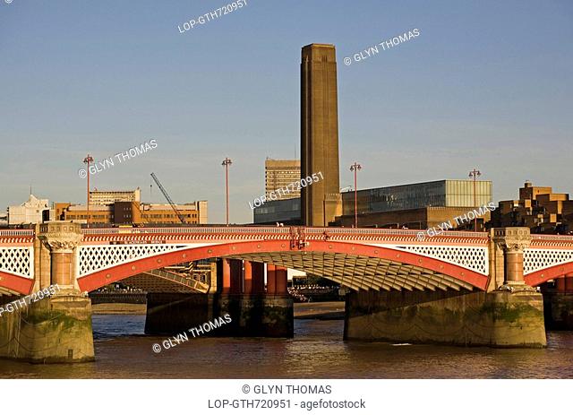 England, London, Blackfriars Bridge, Blackfriars road bridge over the River Thames with the towering chimney of the Tate Modern in the background