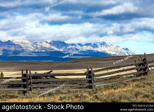 USA, Idaho, Stanley, Ranch landscape with mountains and clouds