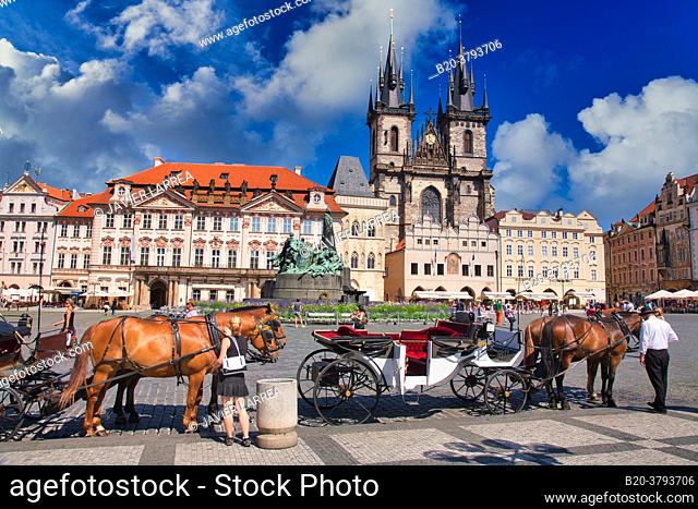 Jan Hus Memorial and Tyn church in Staromestske Namesti (Old Town Square), Prague, Czech Republic, Europe