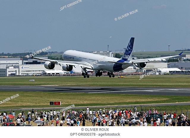 AIRBUS A340 IN FLIGHT AT THE 26TH INTERNATIONAL AERONAUTICS FAIR IN LE BOURGET JUNE 2005, SEINE-SAINT-DENIS 93