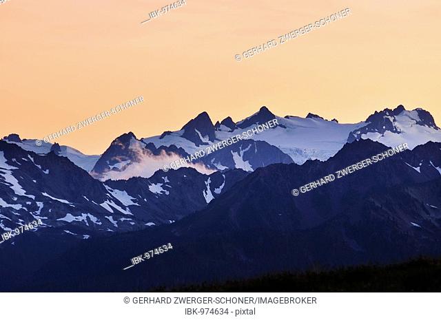 Glaciated chain of mountains with Mt Olympus, Olympic Peninsula, Nationalpark, Washington, USA, North America