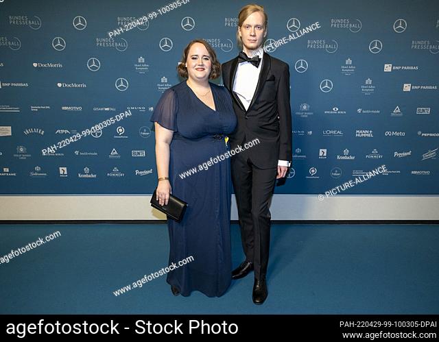 29 April 2022, Berlin: Richarda Lang (Bündnis 90/Die Grünen) and her partner Florian Wilsch come to the 69th Federal Press Ball at the Hotel Adlon