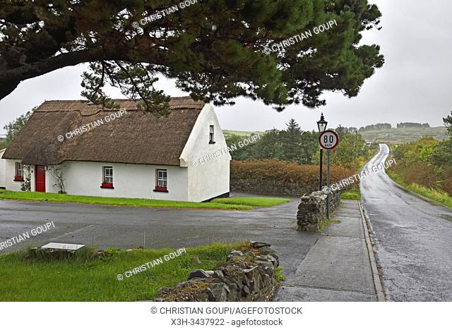 Thatched cottages at Tullycross, Renvyle, Connemara, County Galway, Republic of Ireland, North-western Europe