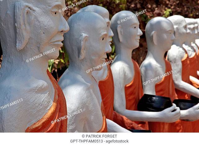 STATUES OF BUDDHIST MONKS STANDING WITH THEIR OFFERING BOWLS, BUDDHIST TEMPLE OF WAT KAEW PRA SERT CHINESE GODDESS, CHUMPHON, THAILAND, ASIA