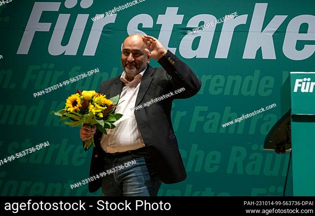 14 October 2023, Baden-Württemberg, Weingarten: Omid Nouripour, federal chairman of the Green Party, speaks at the state delegates' conference of Bündnis 90/Die...