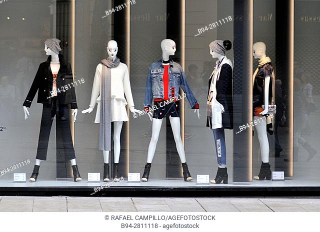 Dummies in clothing store. Portal de L'Angel. Barcelona. Catalonia. Spain