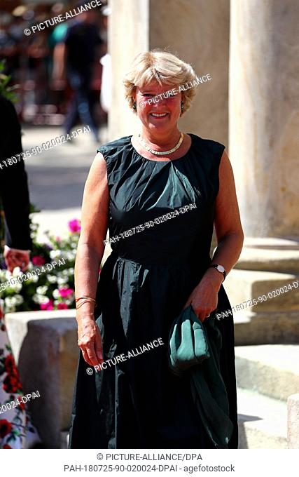 25 July 2018, Germany, Bayreuth: Monika Gruetters of the Christian Democratic Union (CDU) arrives at the festival hall. The Richard-Wagner-Festivals 2018 start...
