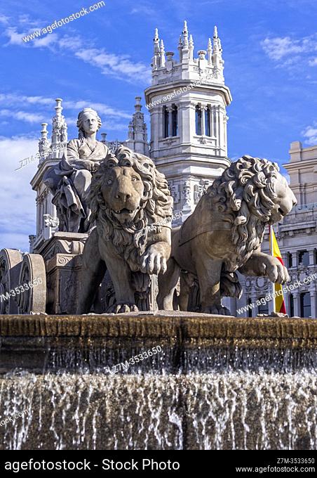 Fuente de Cibeles con el ayuntamiento al fondo. Paza de Cibeles. Madrid. España