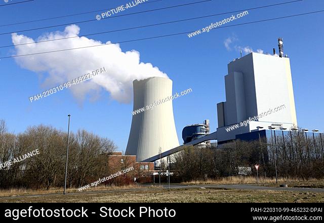 10 March 2022, Mecklenburg-Western Pomerania, Rostock: The coal-fired power plant in the Rostock seaport is visible from afar with its cooling tower over 141m...
