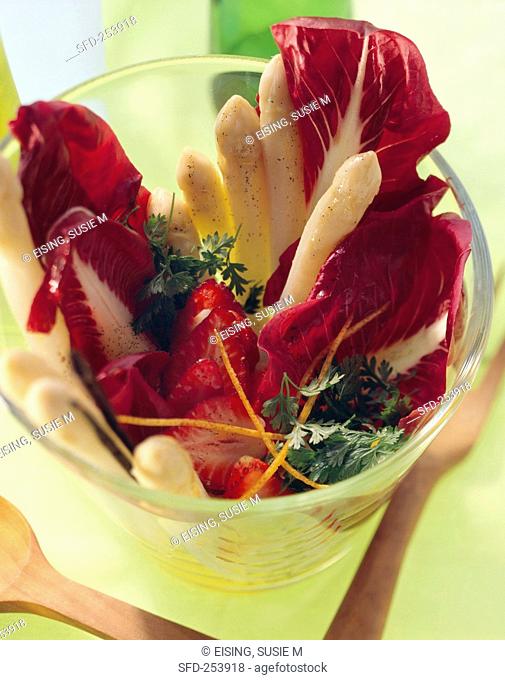 Asparagus salad with radicchio, strawberries, vanilla oil