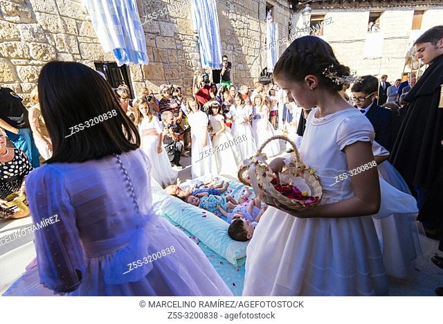 Procession of the Colacho. Girls who have made First Communion that year throw petals of roses on babies. Castrillo de Murcia, Burgos, Castilla y Leon, Spain