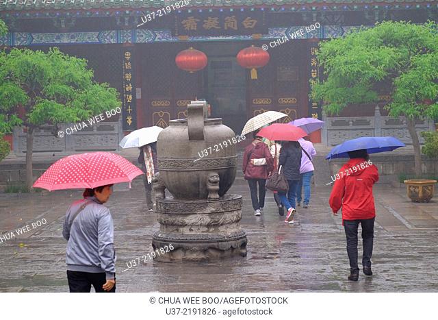 Gateway to Daxiangguo temple, Kaifeng, Henan Province, China