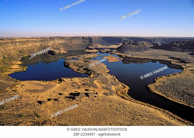 Dry Falls Lake and Dry Falls channeled scablands geologic feature in the Grand Coulee Area of Washington