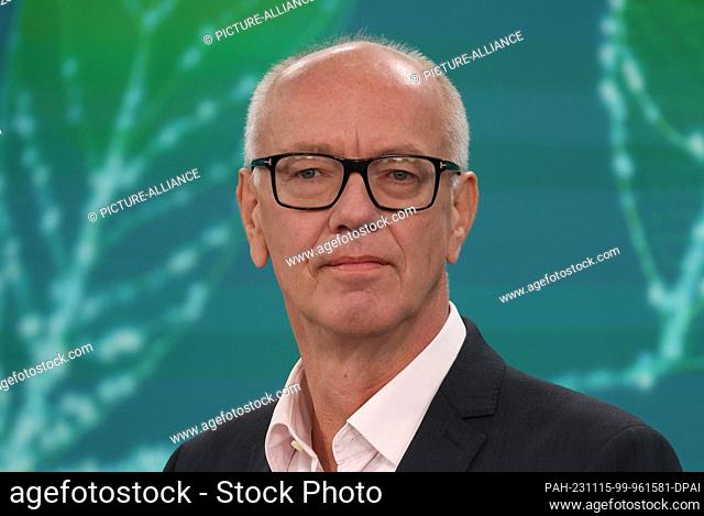 15 November 2023, Bavaria, Munich: Rutger Wijburg, member of the Executive Board, stands at a press conference. Photo: Karl-Josef Hildenbrand/dpa