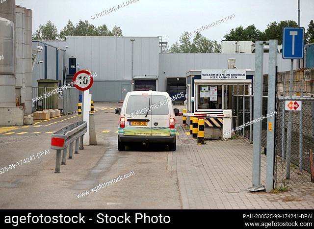 25 May 2020, Netherlands, Groenlo: A vehicle is parked at an entrance to the premises of the food manufacturer Vion in Groenlo, the Netherlands