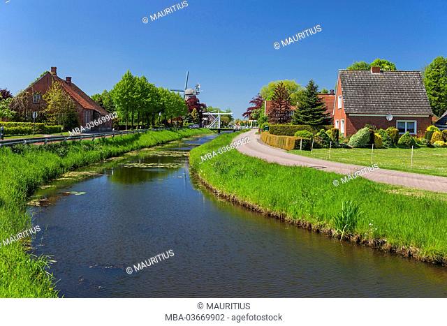 Großefehnkanal (canal) in Westgroßefehn (district), East Frisia, Lower Saxony, Germany