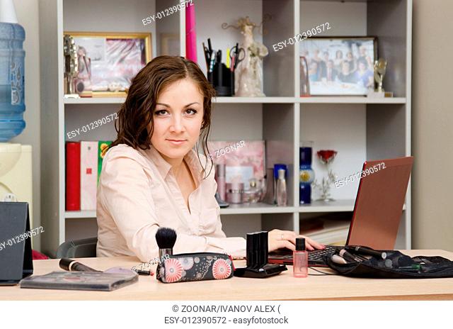 Network distributor of cosmetics works on a laptop