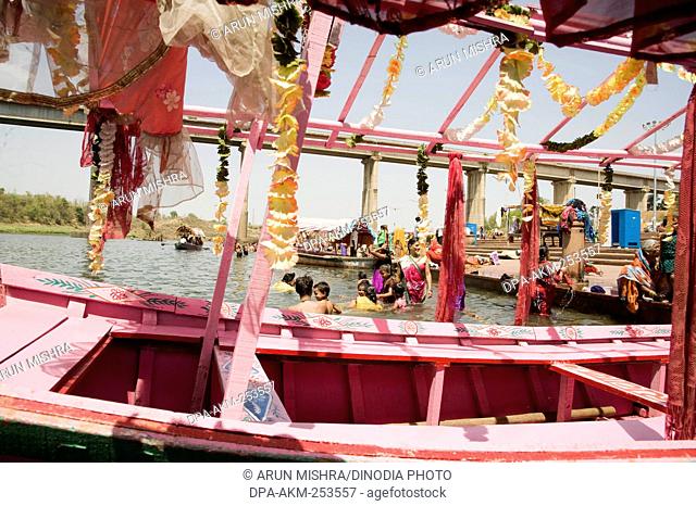 Pilgrims taking holy dip narmada river, madhya pradesh, india, asia