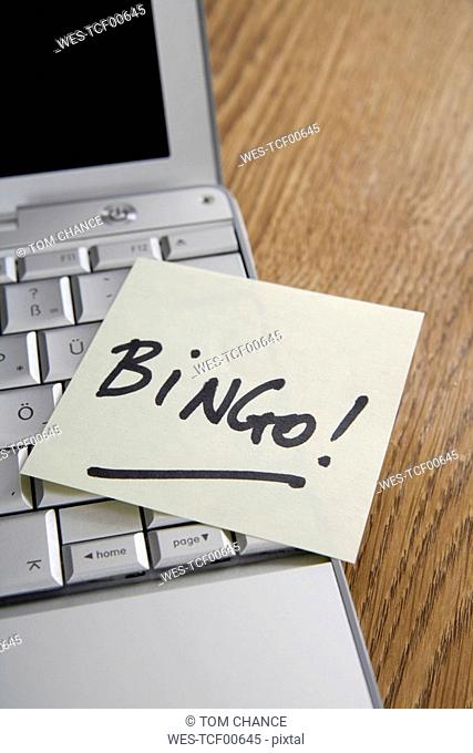 Adhesive note on laptop saying Bingo