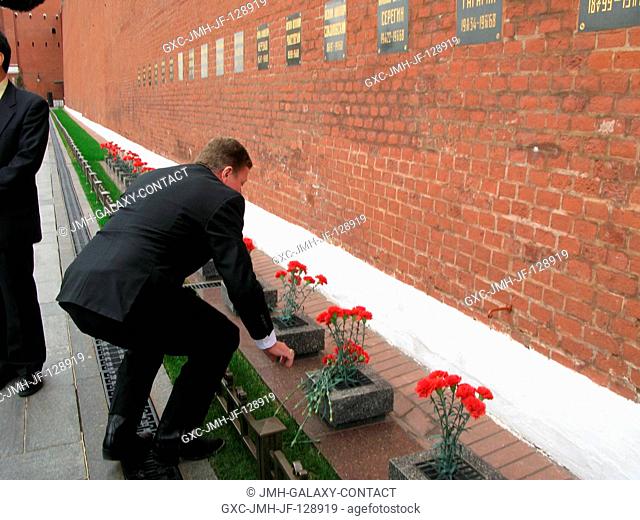 NASA astronaut Mike Fossum, Expedition 28 flight engineer, lays flowers at the Kremlin Wall in Red Square in Moscow May 16