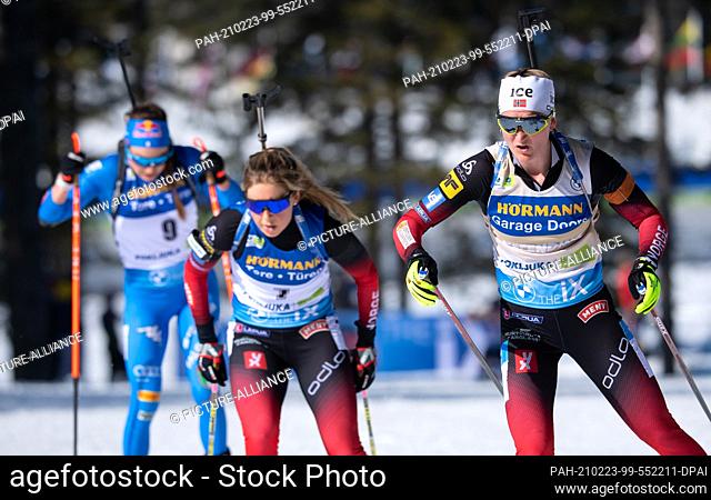 21 February 2021, Slovenia, Pokljuka: Biathlon: World Cup/World Championships, mass start 12.5 km, women. Dorothea Wierer (l-r) from Italy
