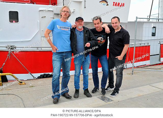 18 July 2019, Heiligenhafen: Volker Schmidt (l-r), Klaus Büchner, Sven Berger and Stefan Lehmann from the band Torfrock stand together at the Heiligenhafener...