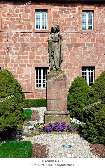 Statue der heiligen Odile auf dem Odilienberg