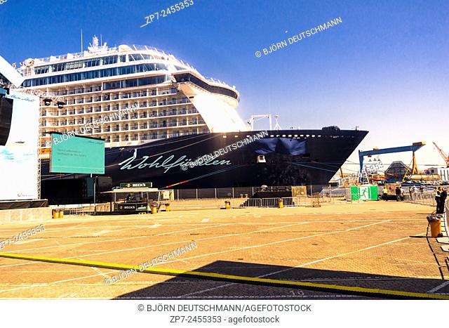 Kiel, Germany. 5th June, 2015. Impressions from the christening of the TUI Ship ""Mein Schiff 4"" with fromer swimmer Franziska van Almsick as godmother