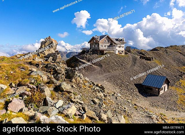 Passo delle Selle mountain hut (Bergvagabunden Hutte), Marmolada group, Dolomites, Fassa Valley, Trento province, Trentino-Alto Adige, Italy