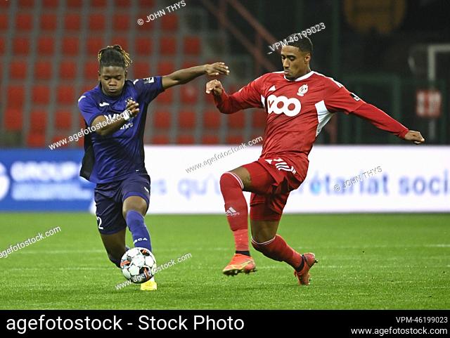 RSCA Futures's Enock Agyei and SL16's Nicholas Rizzo fight for the ball during a soccer match between SL16 FC and RSCA Futures (U23)