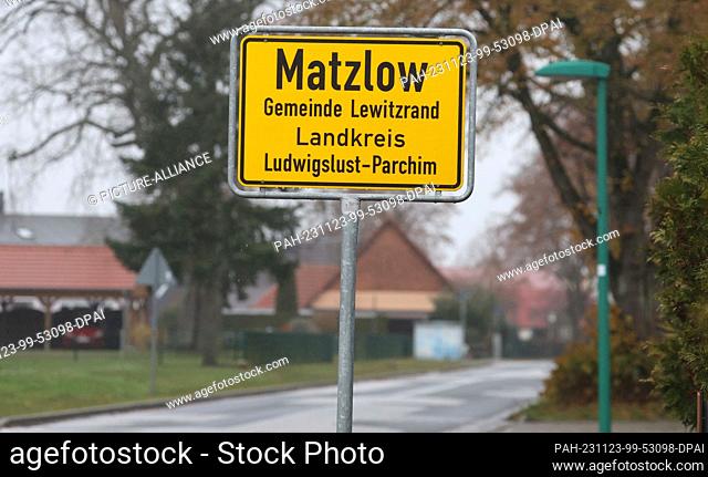 23 November 2023, Mecklenburg-Western Pomerania, Matzlow: The sign at the entrance to Matzlow in the municipality of Lewitzrand