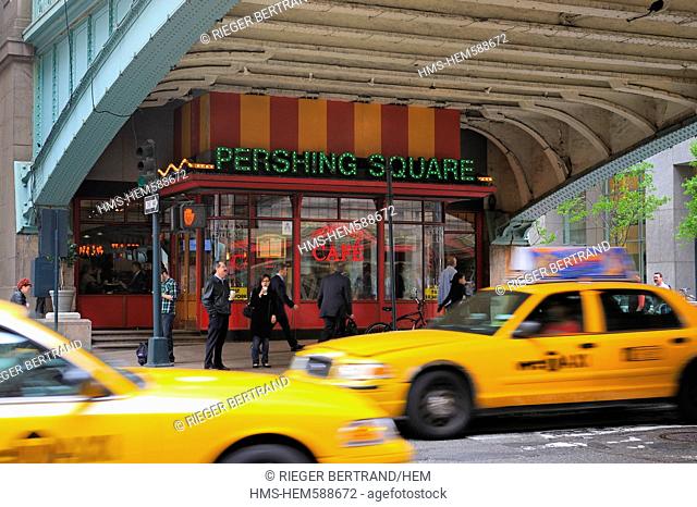 United States, New York, Manhattan, cafe facing Grand Central Station