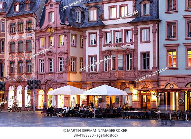 Café Extrablatt, market square, Mainz, Rhineland-Palatinate, Germany