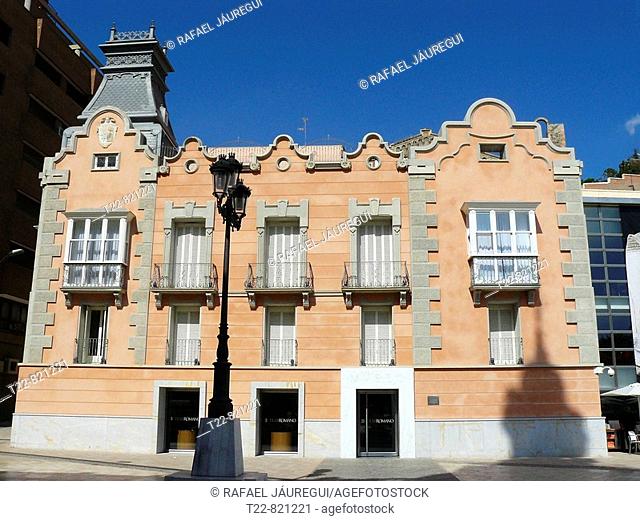 Cartagena (Murcia). España. Fachada del edificio que da acceso al Teatro Romano de Cartagena en el casco histórico de la ciudad