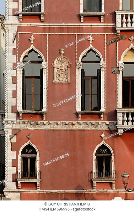Italy, Venetia, Venice, listed as World Heritage by UNESCO, San Marco district, Palazzo Bembo next to Rialto bridge