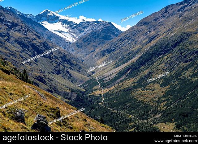 Europe, Austria, Tyrol, Ötztal Alps, Ötztal, Vent, view into the picturesque Niedertal with the glaciated Similaun in the valley head