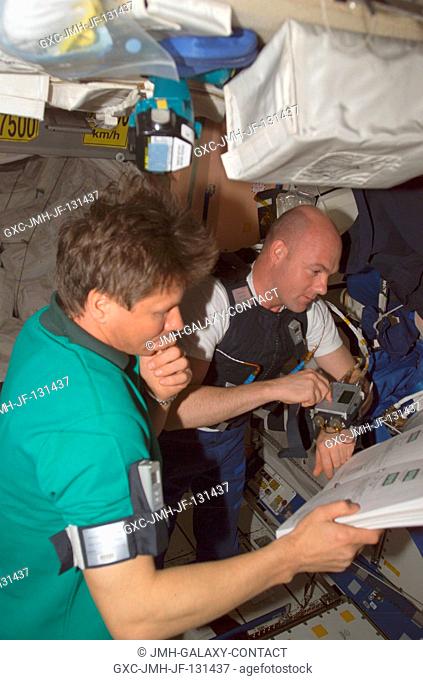 Cosmonaut Gennady I. Padalka (left), Expedition 9 commander, and European Space Agency (ESA) astronaut Andre Kuipers of the Netherlands