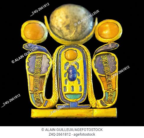 Egypt, Cairo, Egyptian Museum, Tutankhamon jewellery, from his tomb in Luxor : Counterpoise of a pectoral, with 2 solar snakes and a king cartouche with a lunar...